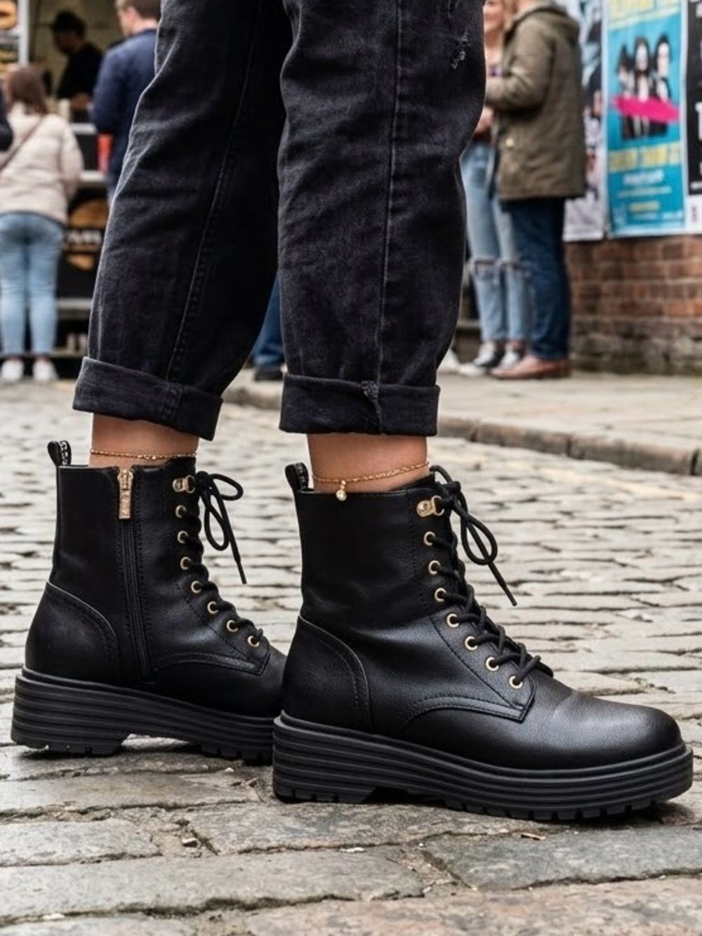 GUESS Women 10M Black Combat Platform Ankle Boots Lace Up Zip Chunky Lug Festive
